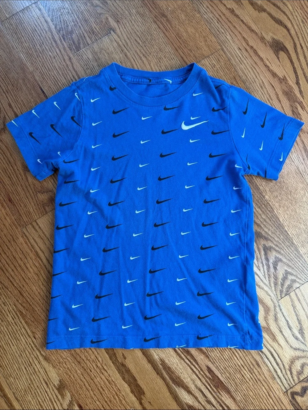 Boy’s Nike Shirt. Size Small. Excellent Condition.